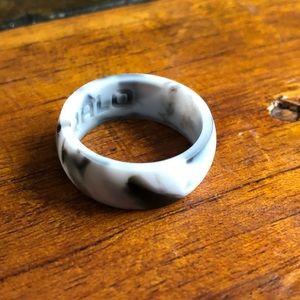 Marble colored Qalo Silicone Ring